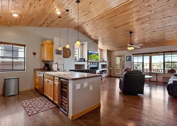 With Wild Horses, Fireplace, Dog Friendly & Starlink