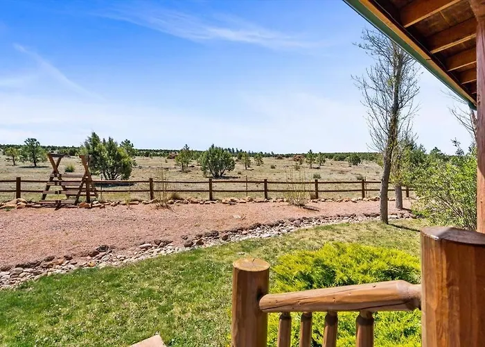 With Wild Horses, Fireplace, Dog Friendly & Starlink *