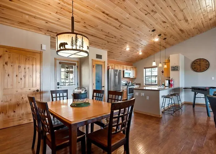 With Wild Horses, Fireplace, Dog Friendly & Starlink *